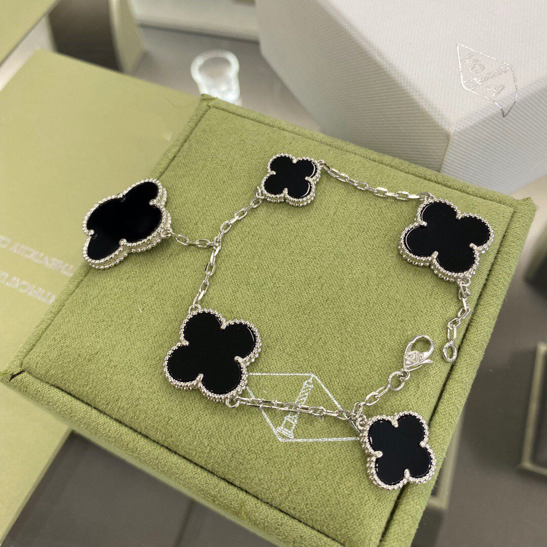 ¡®Moco¡¯CLOVER 5 MOTIFS SIVLER ONYX BRACELET