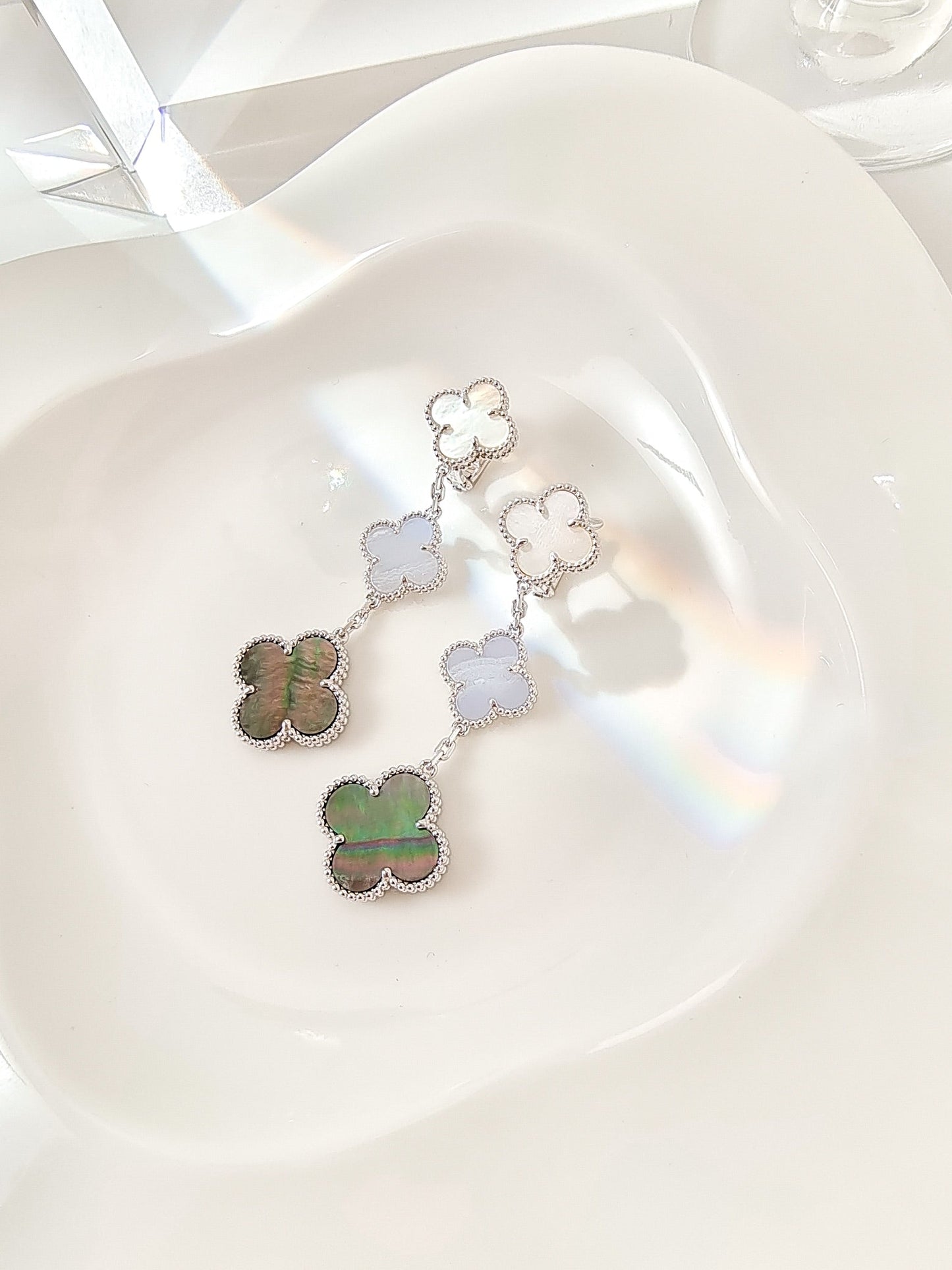¡®Moco¡¯CLOVER 3 MOTIFS CHALCEDONY DARK MOP SILVER EARRINGS