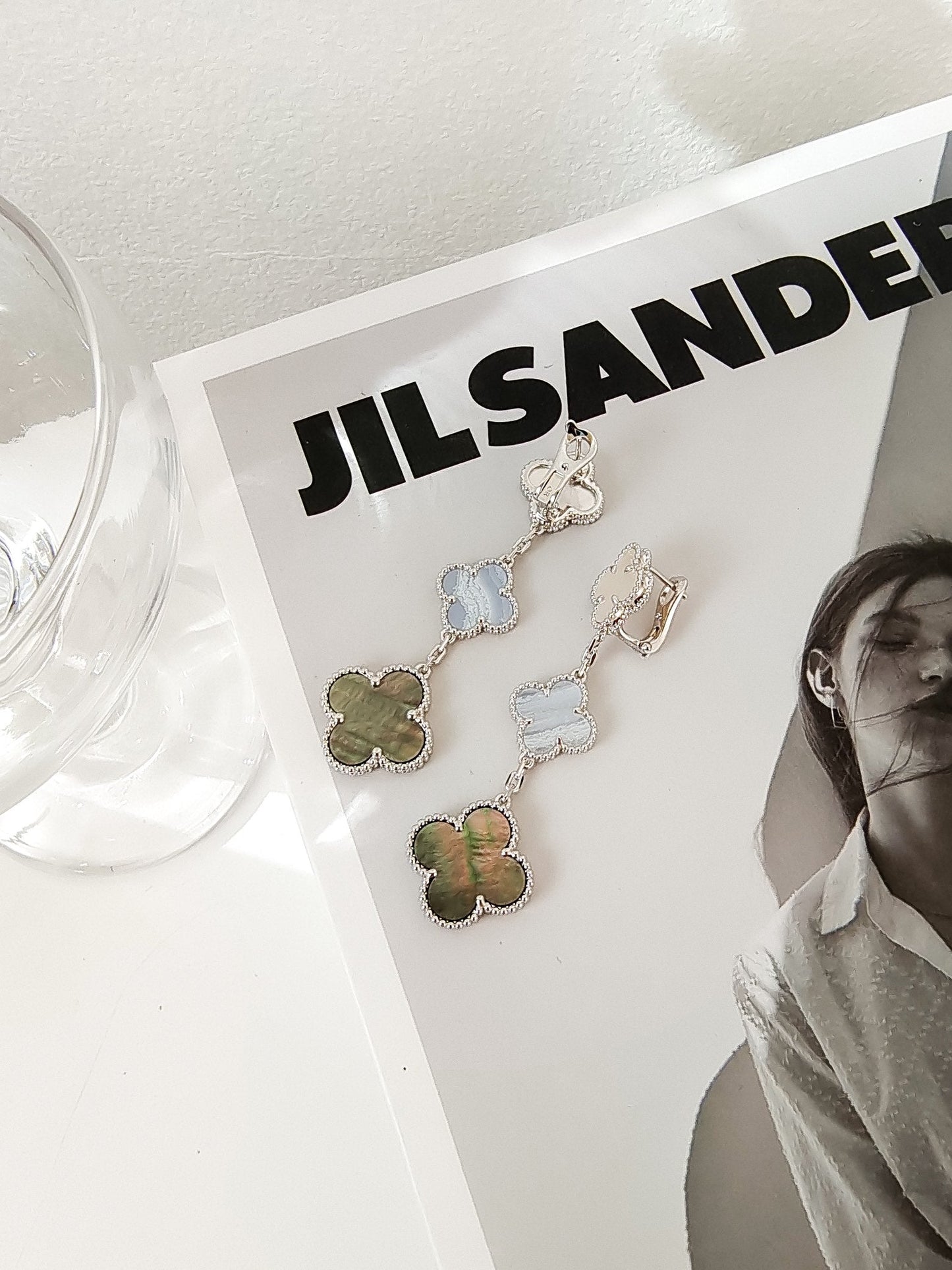 ¡®Moco¡¯CLOVER 3 MOTIFS CHALCEDONY DARK MOP SILVER EARRINGS