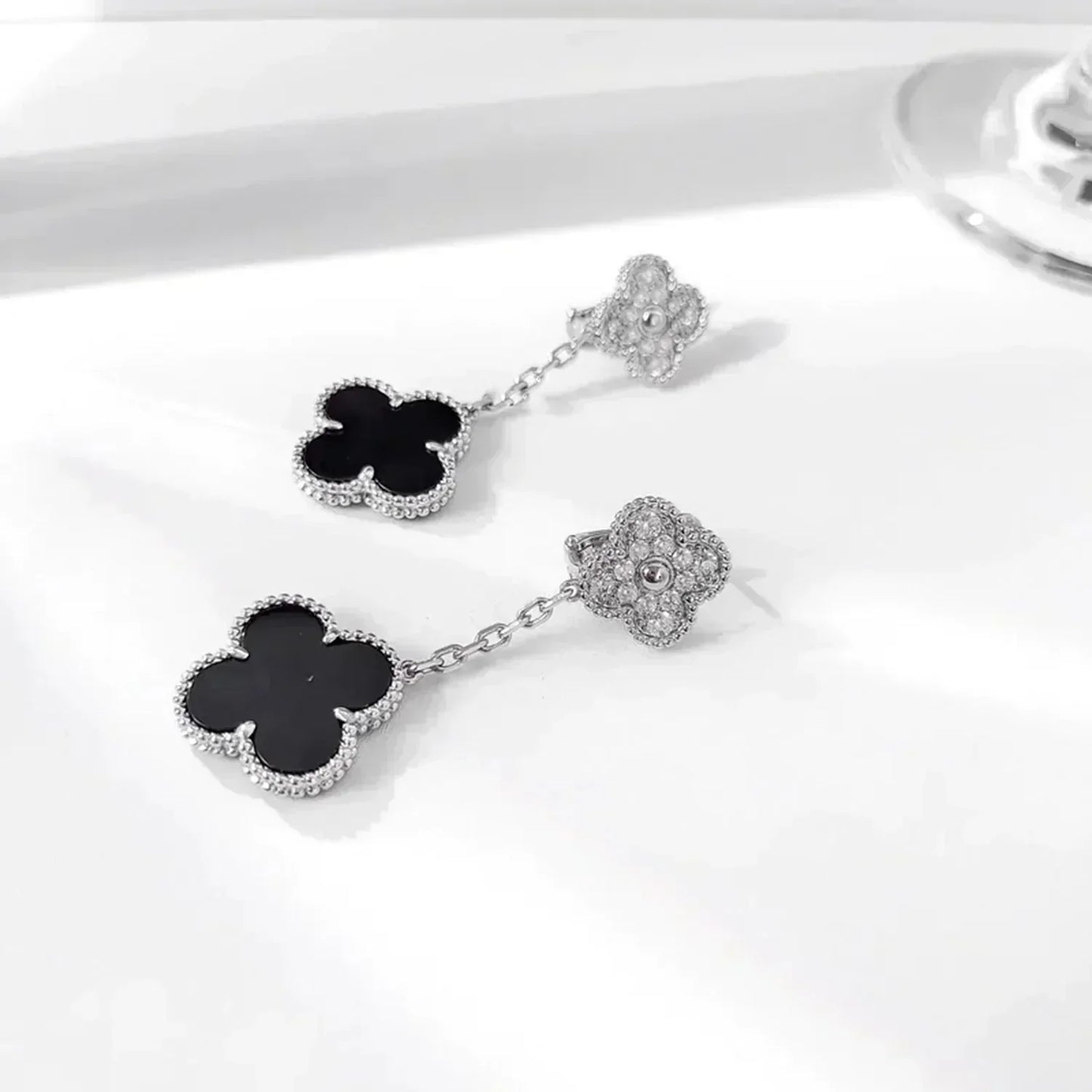 ¡®Moco¡¯CLOVER 2 MOTIFS  DIAMOND ONYX EARRINGS SILVER