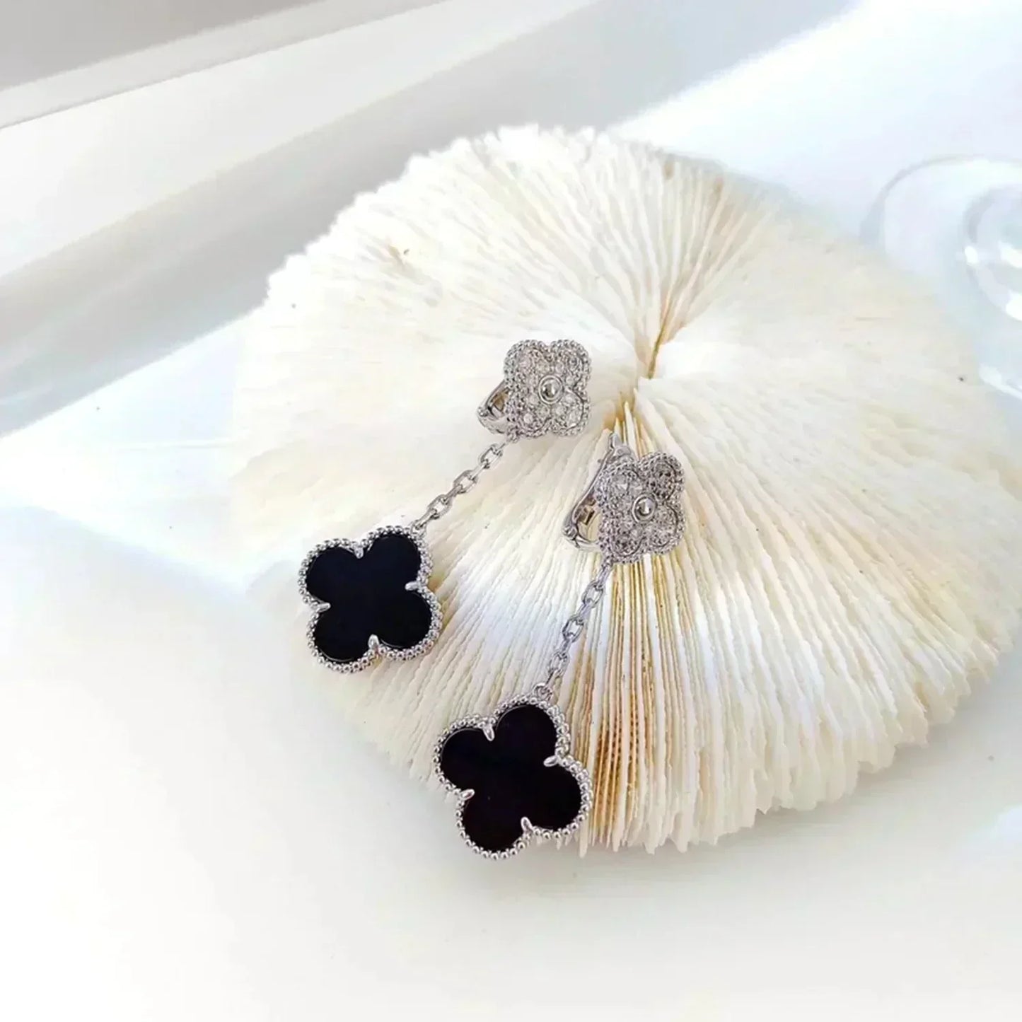 ¡®Moco¡¯CLOVER 2 MOTIFS  DIAMOND ONYX EARRINGS SILVER