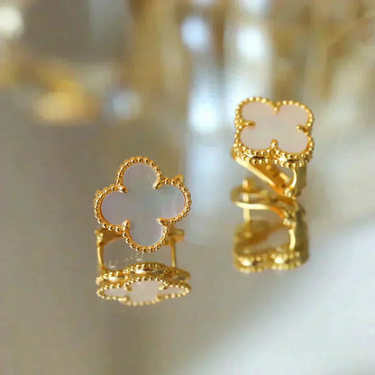 ¡®Moco¡¯CLOVER MEDIUM 1 MOTIFS  WHITE MOP STUD EARRINGS