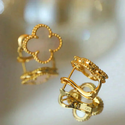 ¡®Moco¡¯CLOVER MEDIUM 1 MOTIFS  WHITE MOP STUD EARRINGS