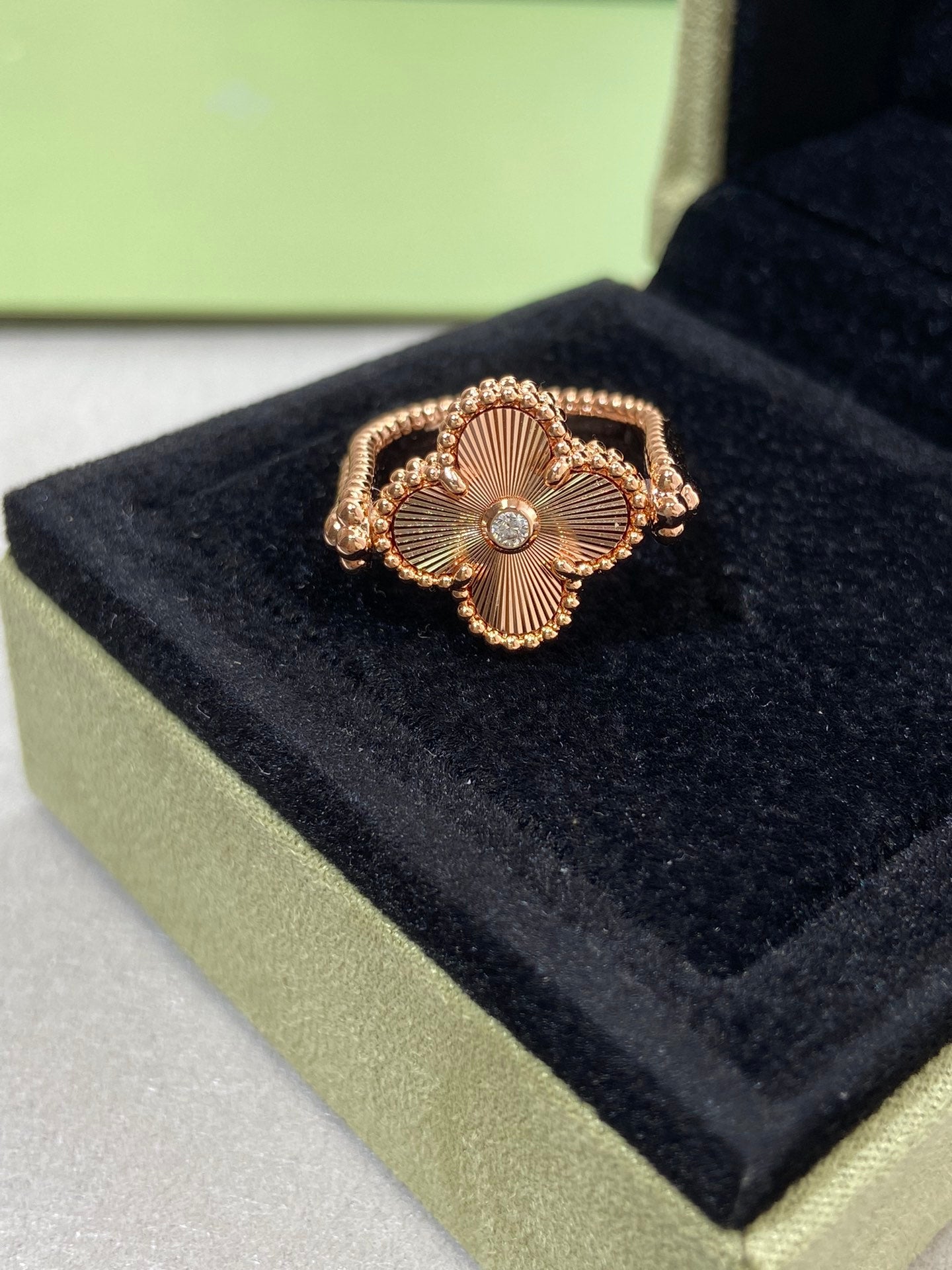 ¡®Moco¡¯CLOVER RIVERSIBLE ROSE GOLD RING
