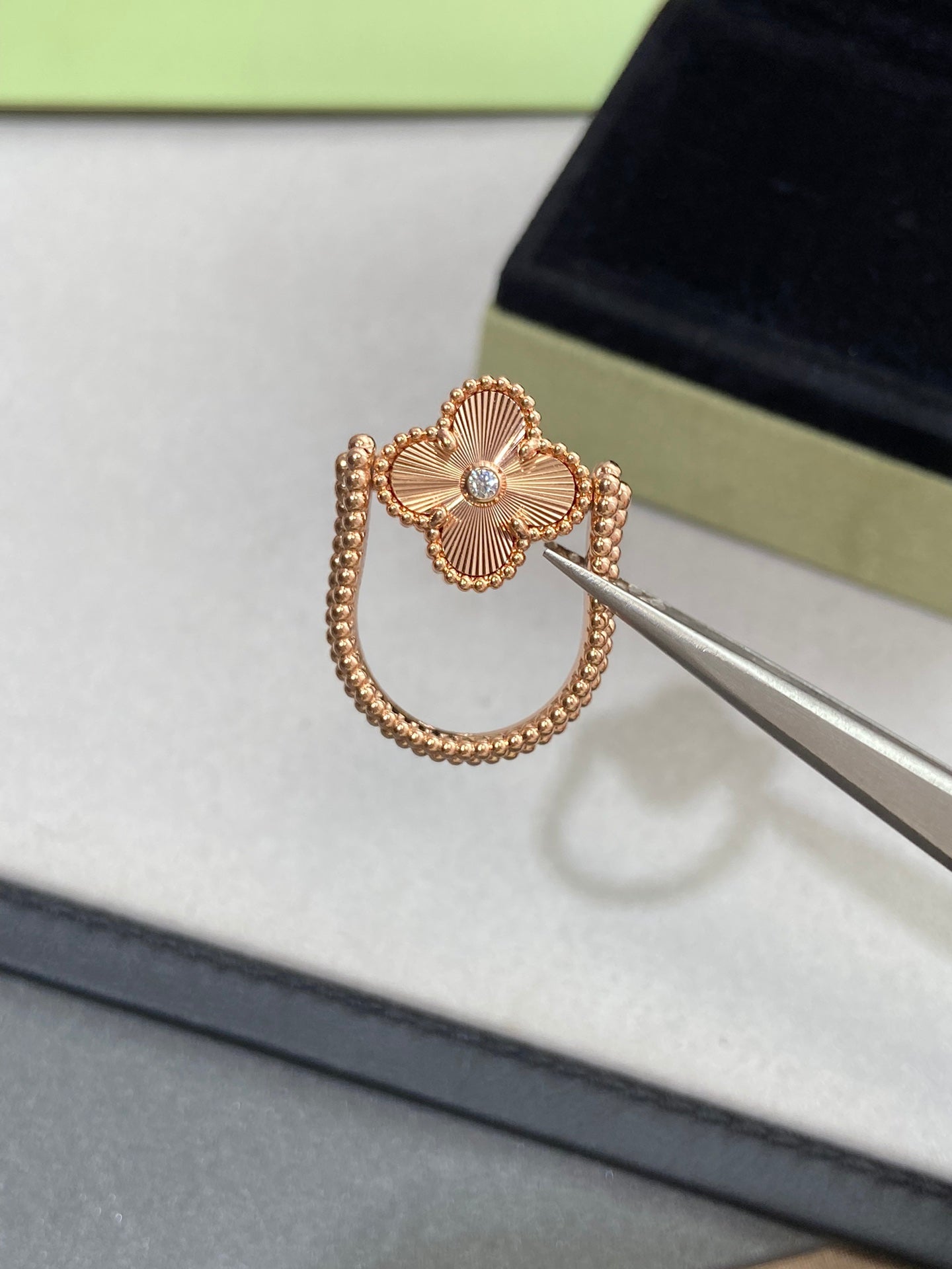 ¡®Moco¡¯CLOVER RIVERSIBLE ROSE GOLD RING
