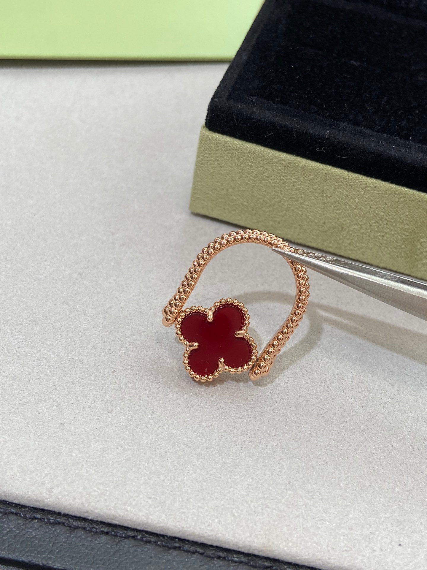 ¡®Moco¡¯CLOVER RIVERSIBLE ROSE GOLD RING