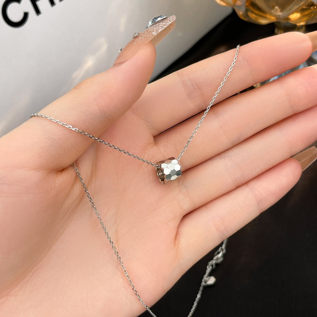 ¡®Moco¡¯BEE MINI NECKLACE