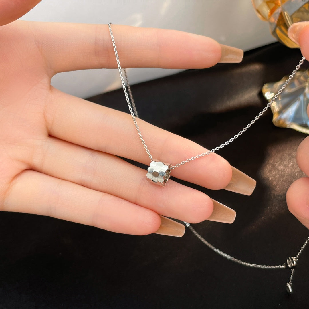 ¡®Moco¡¯BEE MINI NECKLACE