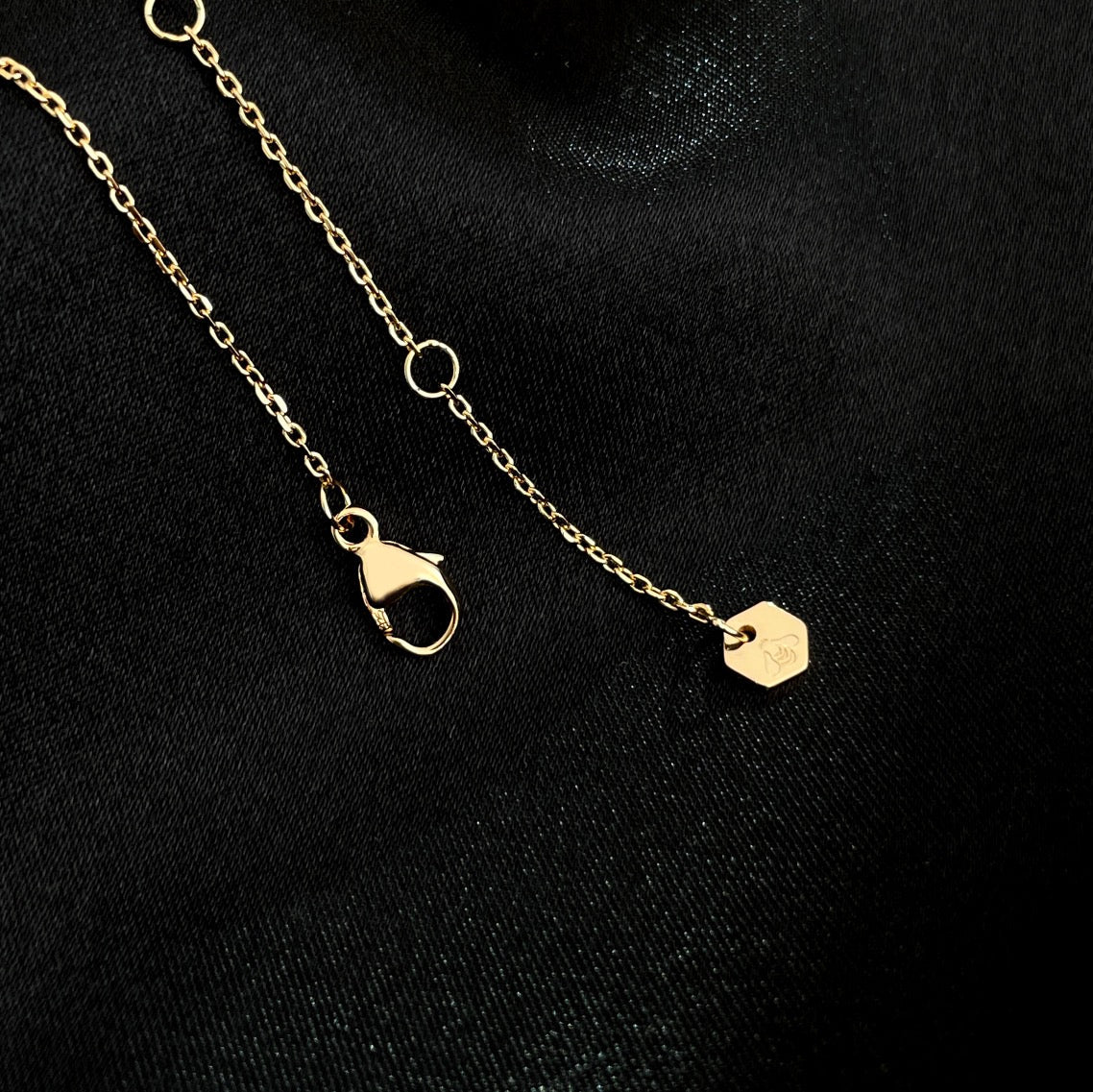 ¡®Moco¡¯BEE MINI NECKLACE