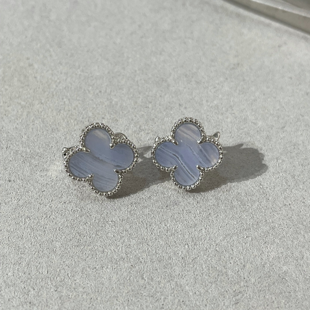 ¡®Moco¡¯CLOVER CHALCEDONY SILVER STUD EARRINGS