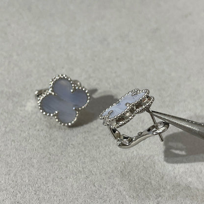 ¡®Moco¡¯CLOVER CHALCEDONY SILVER STUD EARRINGS