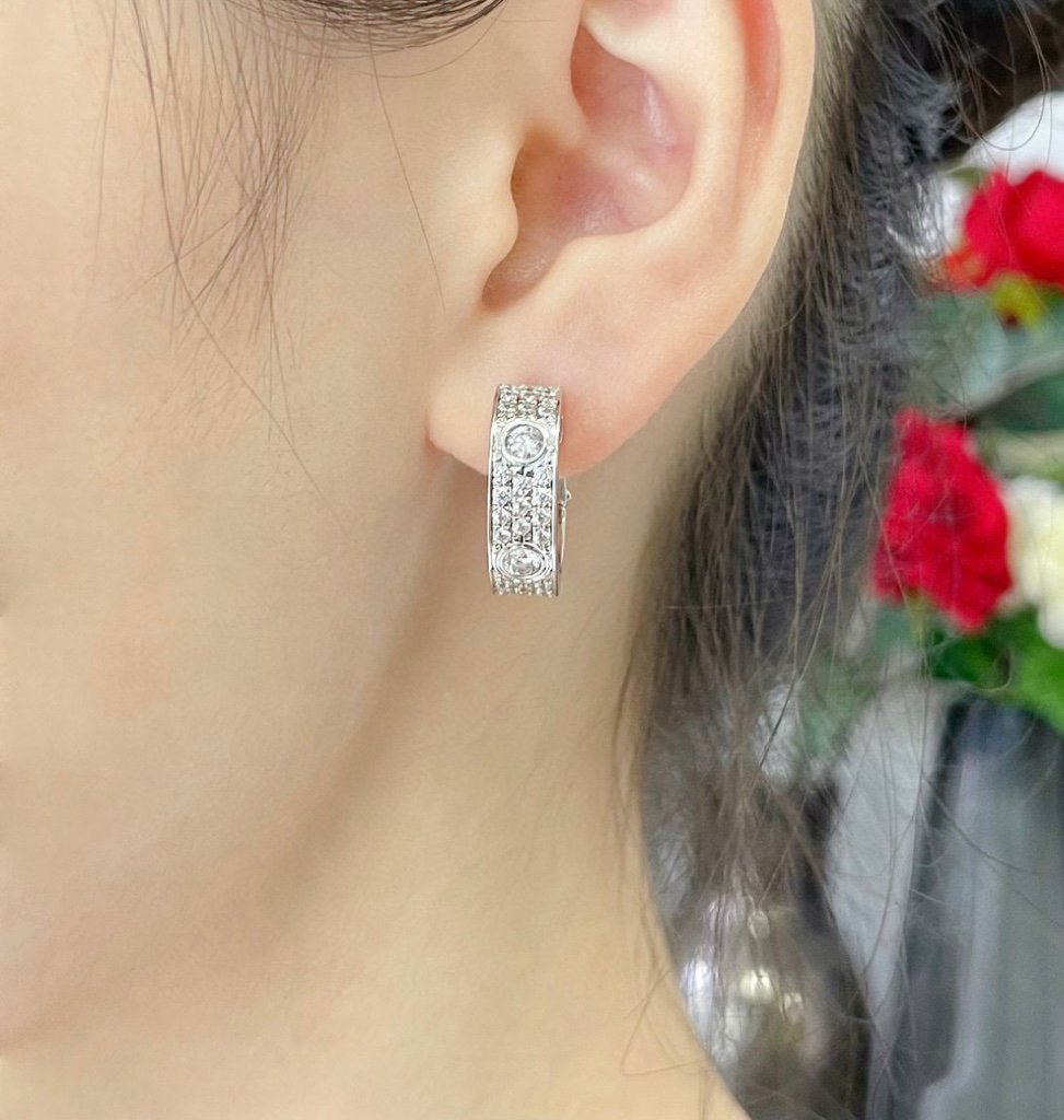¡®Moco¡¯LOVE 5.5MM DIAMOND PAVED EARRINGS