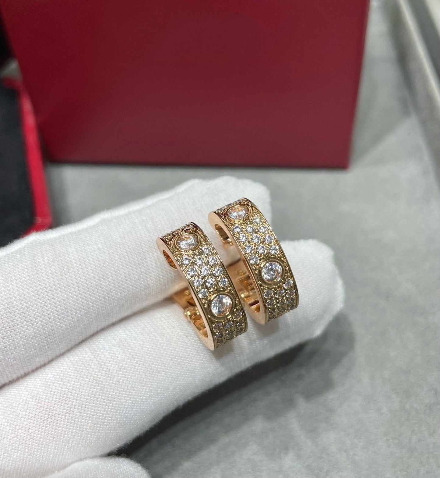 ¡®Moco¡¯LOVE 5.5MM DIAMOND PAVED EARRINGS