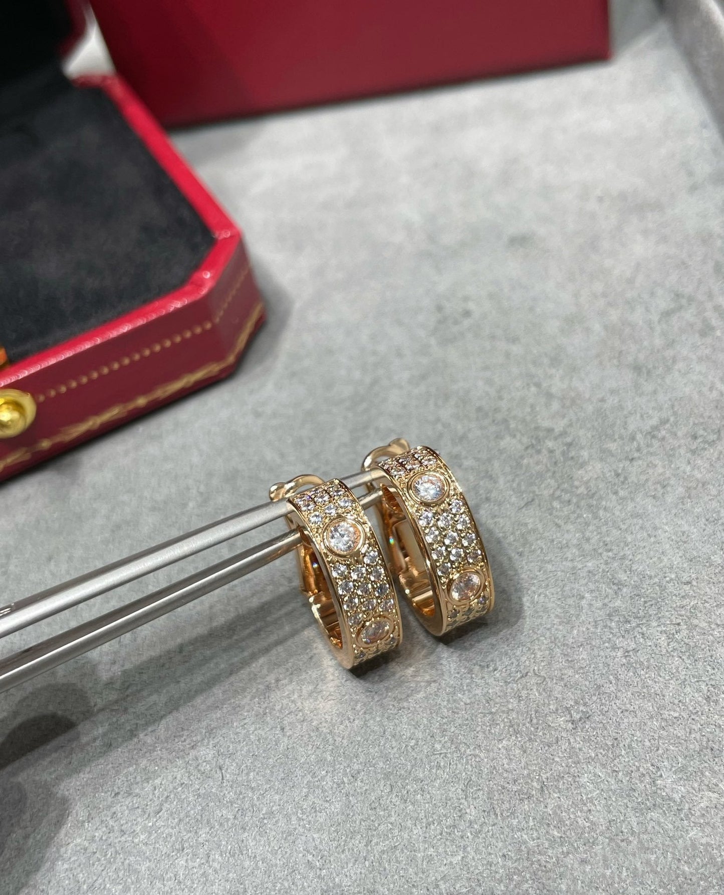 ¡®Moco¡¯LOVE 5.5MM DIAMOND PAVED EARRINGS