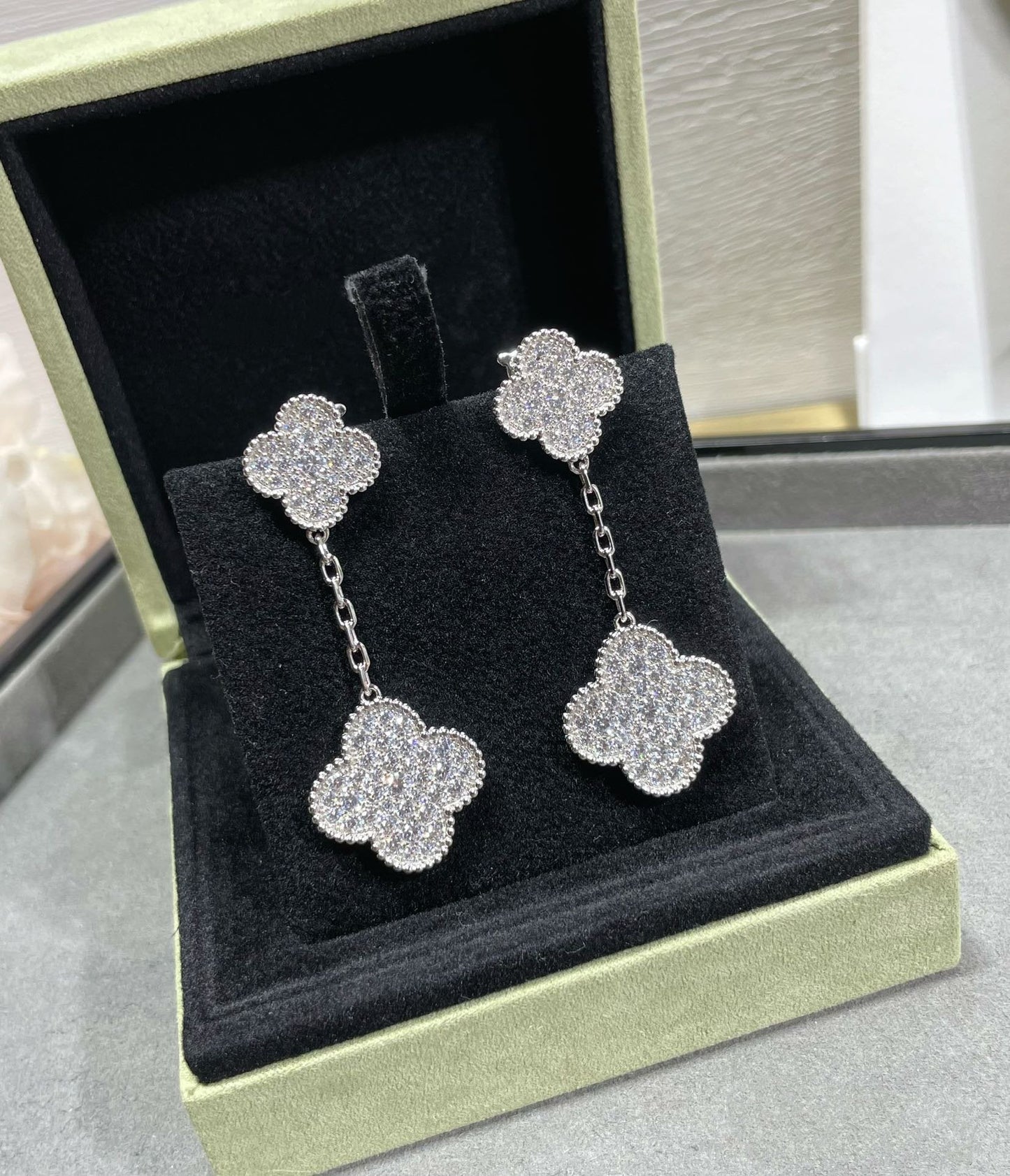 ¡®Moco¡¯CLOVER 2 MOTIFS DIAMOND PAVED SILVER EARRINGS