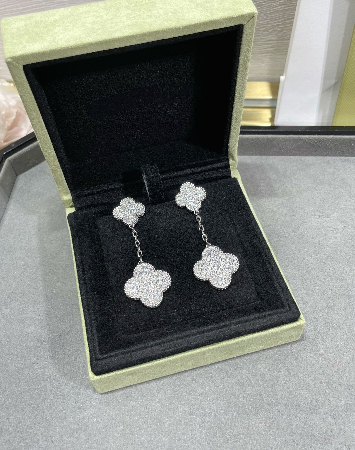 ¡®Moco¡¯CLOVER 2 MOTIFS DIAMOND PAVED SILVER EARRINGS