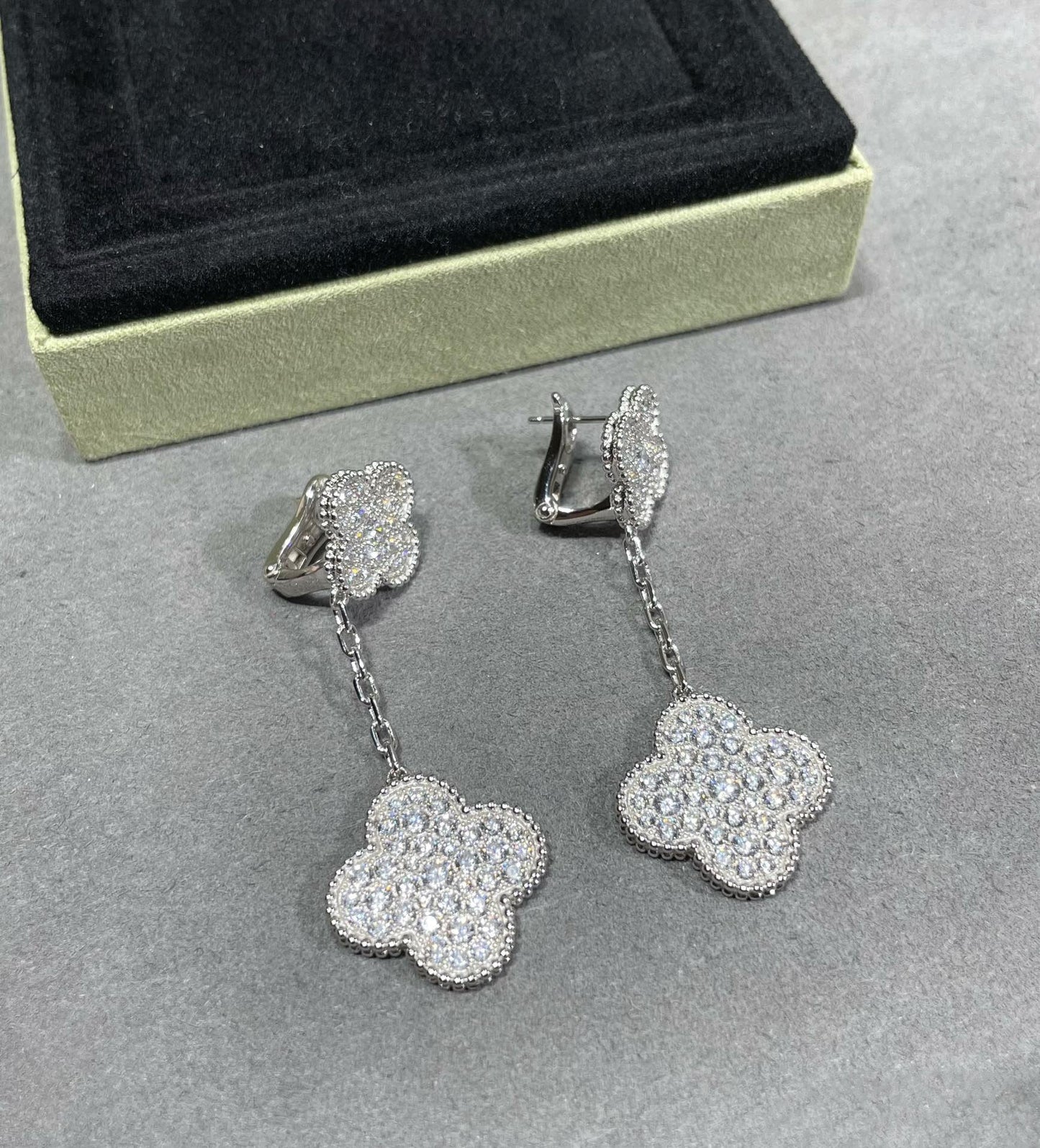 ¡®Moco¡¯CLOVER 2 MOTIFS DIAMOND PAVED SILVER EARRINGS