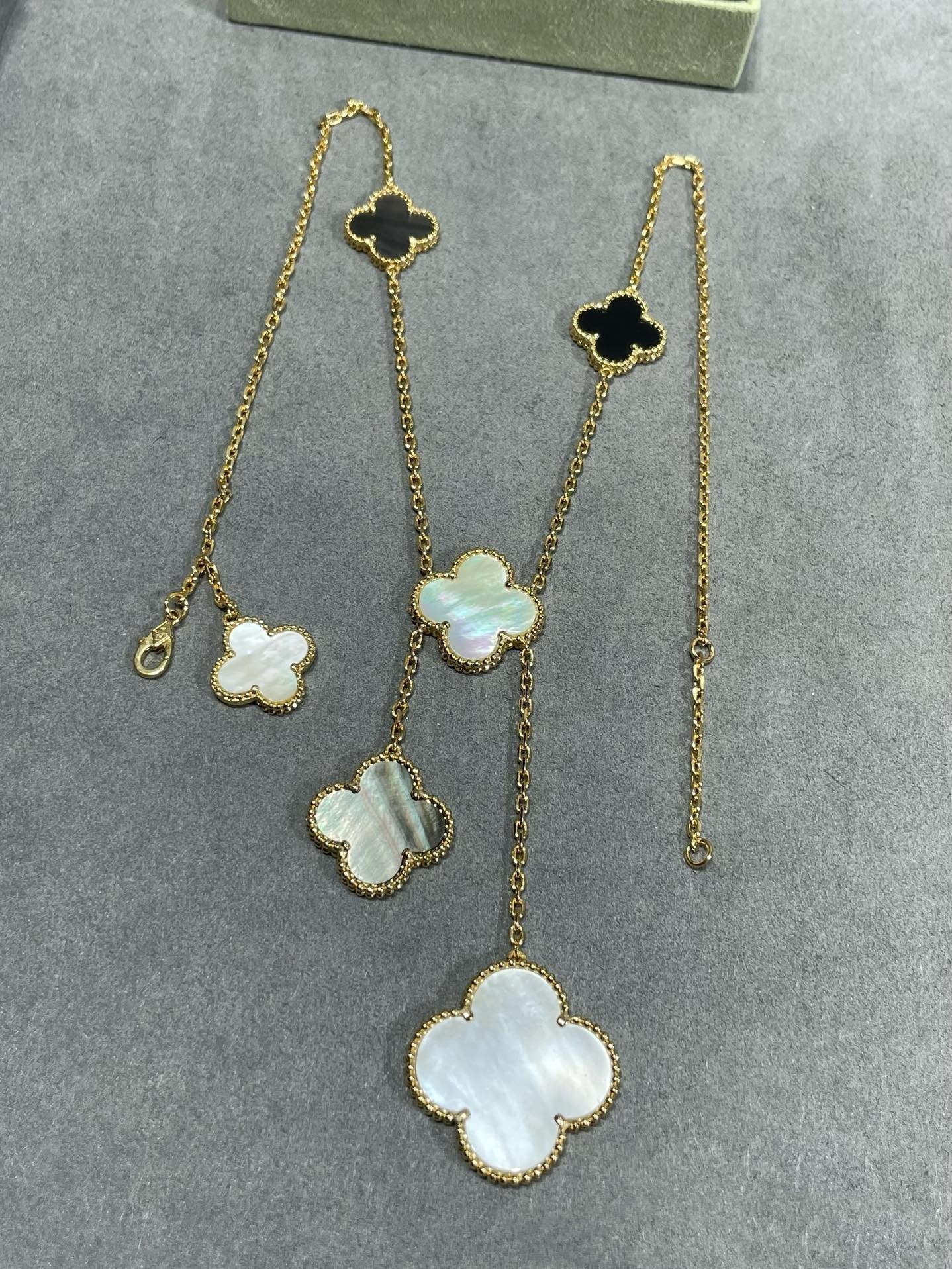 ¡®Moco¡¯CLOVER 6 MOTIF MOP ONYX GOLD NECKLACE