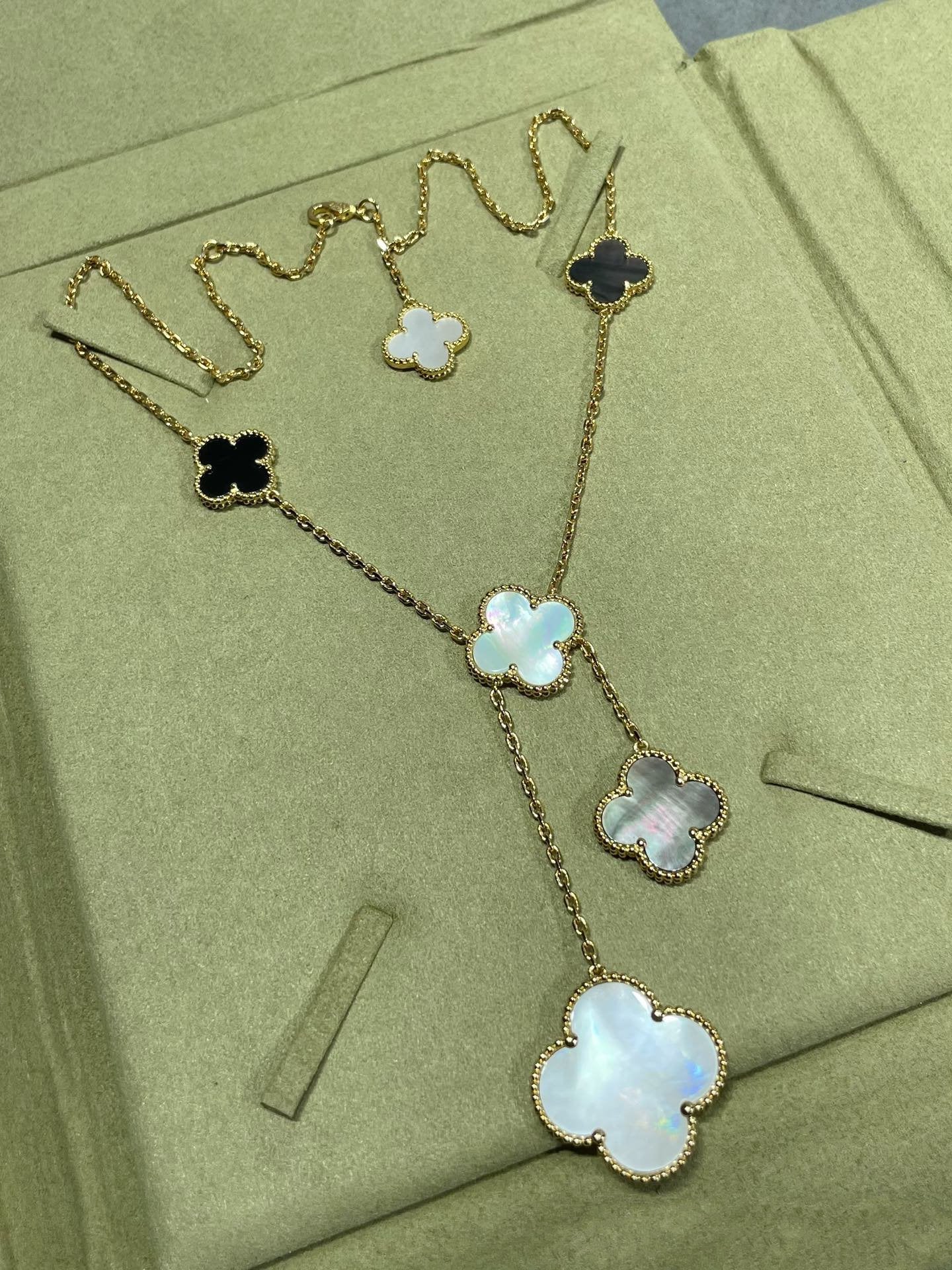 ¡®Moco¡¯CLOVER 6 MOTIF MOP ONYX GOLD NECKLACE