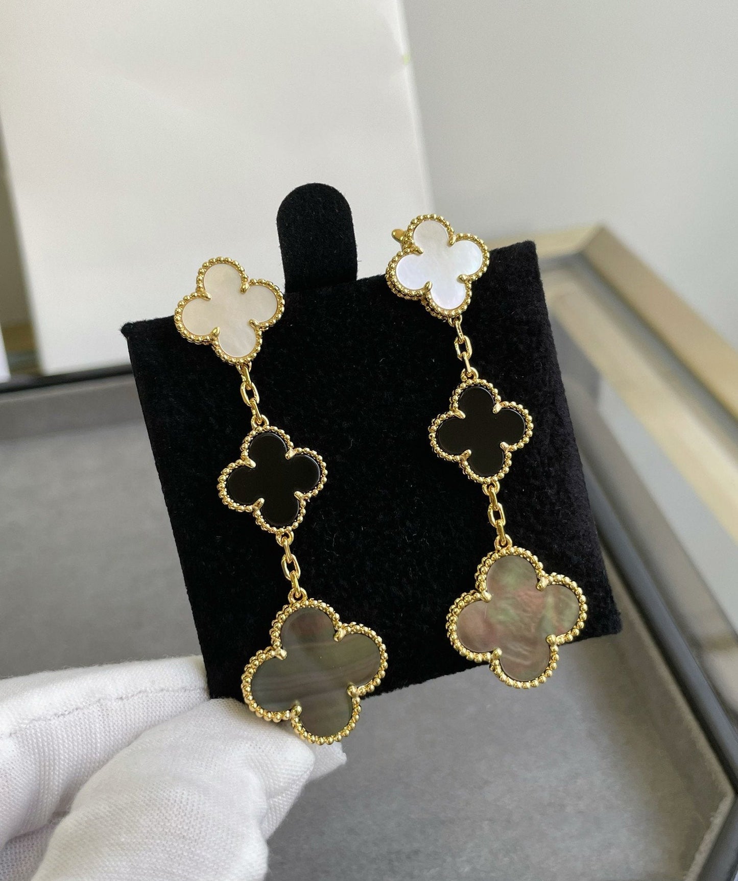 ¡®Moco¡¯CLOVER 3 MOTIF MOP ONYX DARK MOP PINK GOLD EARRINGS