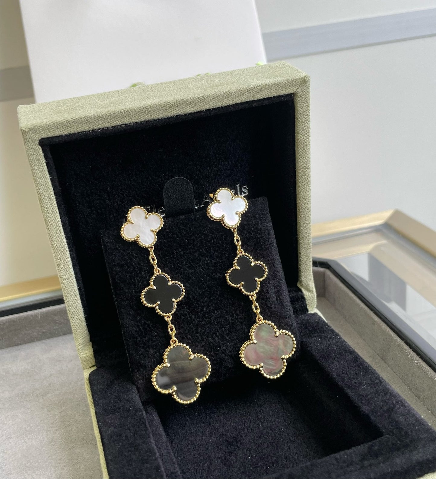 ¡®Moco¡¯CLOVER 3 MOTIF MOP ONYX DARK MOP PINK GOLD EARRINGS