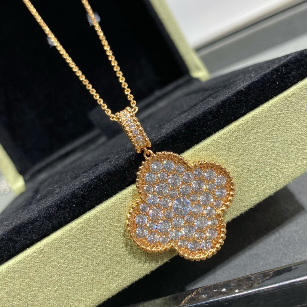 ¡®Moco¡¯CLOVER 25MM LARGE PEDANT DIAMOND PAVED LONG NECKLACE