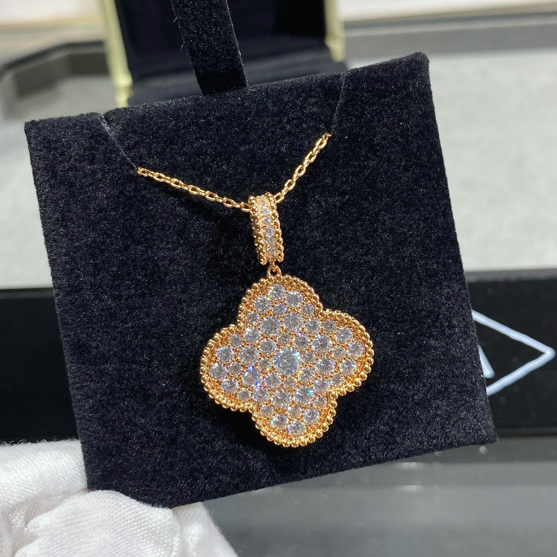 ¡®Moco¡¯CLOVER 25MM LARGE PEDANT DIAMOND PAVED LONG NECKLACE