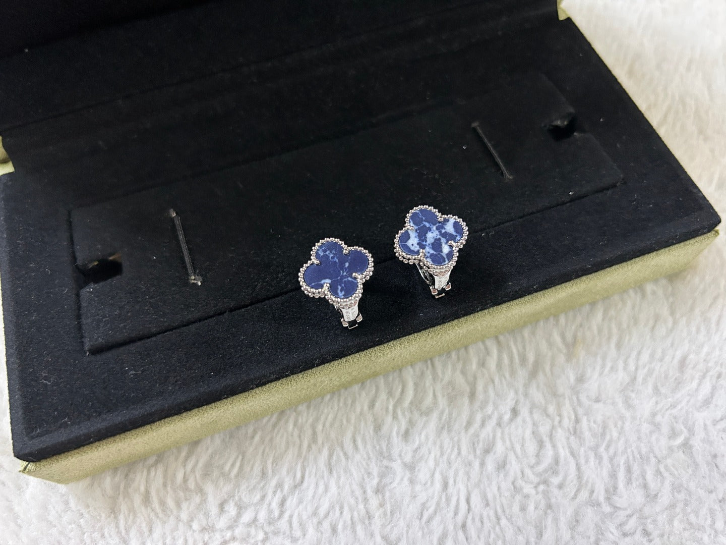 ¡®Moco¡¯CLOVER PIETERSITE MEDIUM STUD EARRINGS