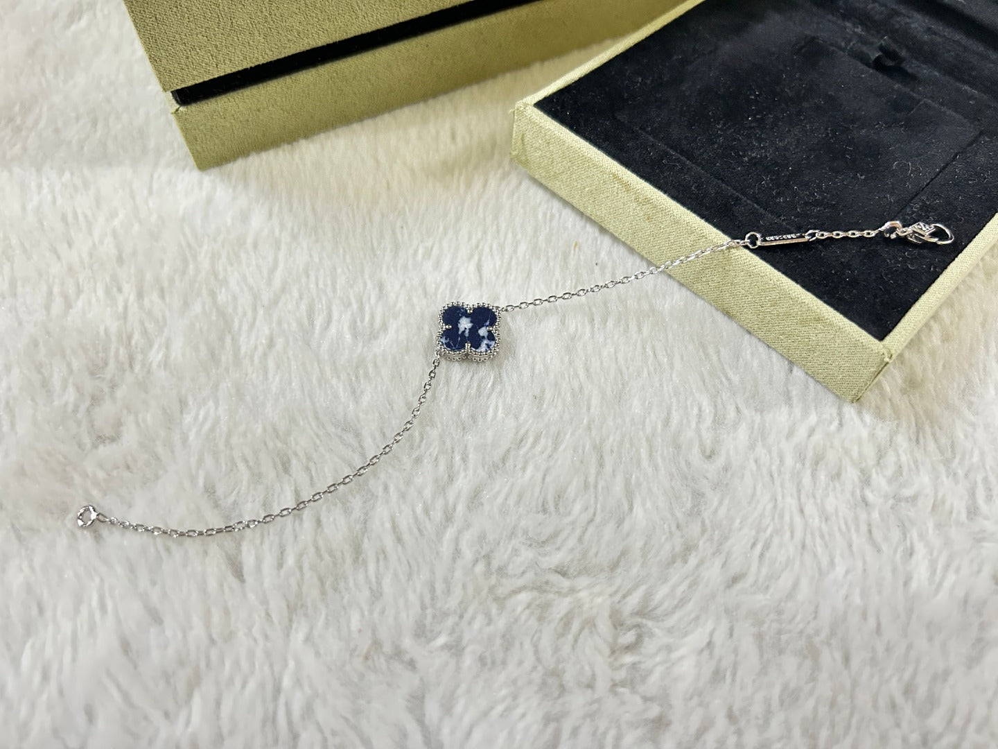 ¡®Moco¡¯CLOVER 1 MOTIF PIETERSITE BRACELET