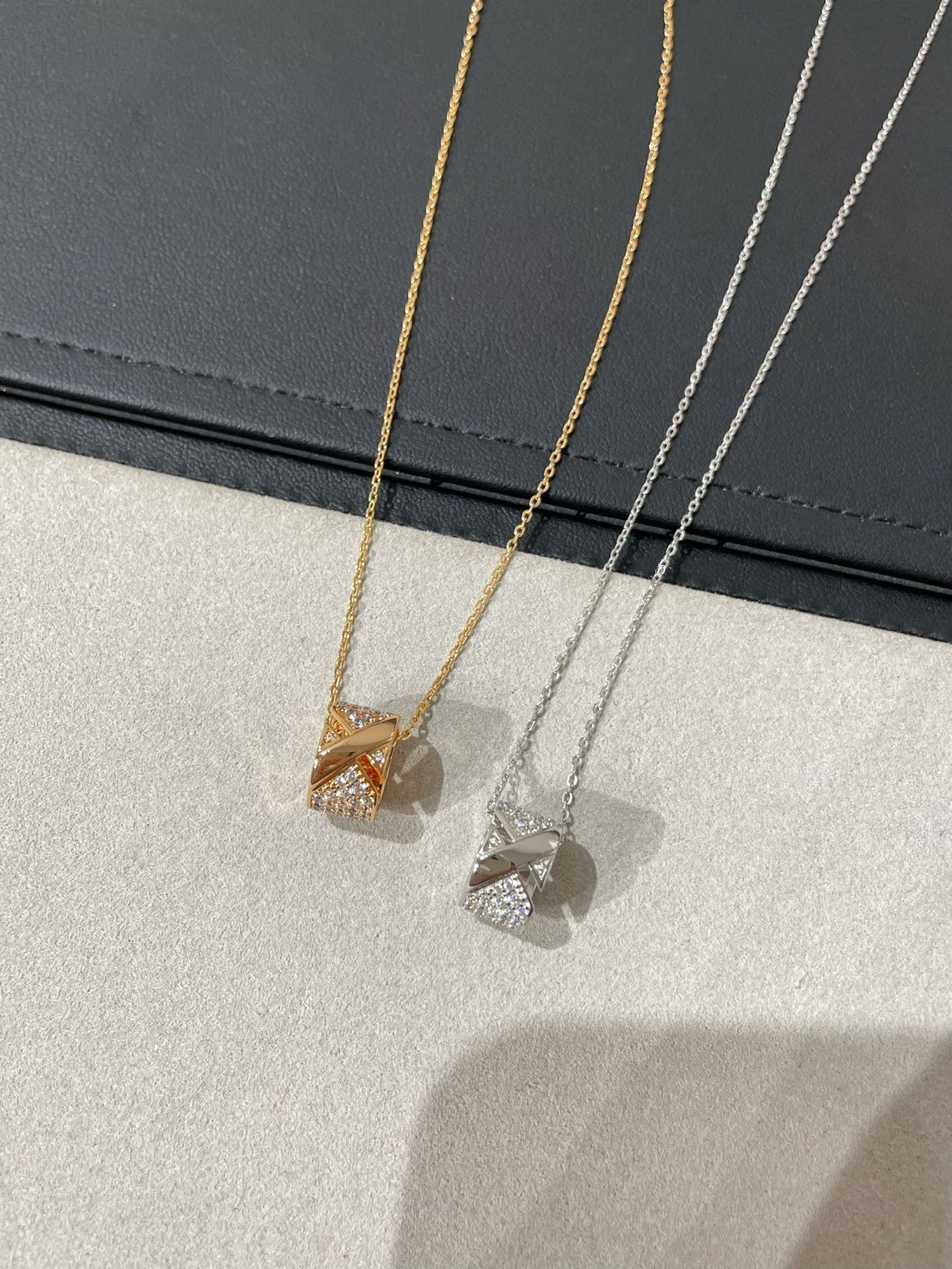 ¡®Moco¡¯LIENS EVIDENCE DIAMOND PAVED NECKLACE
