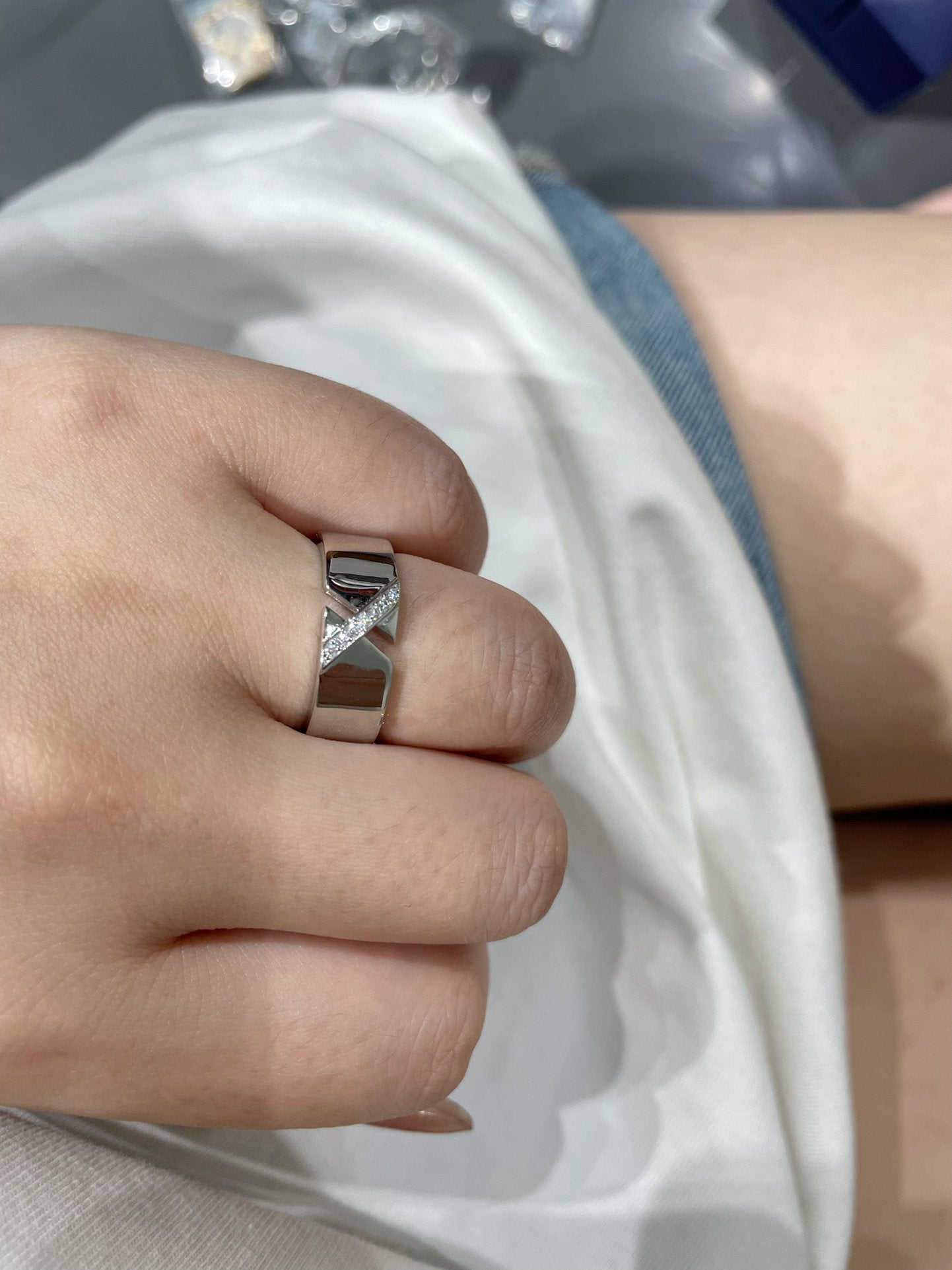 ¡®Moco¡¯LIENS EVIDENCE DIAOMOND RING