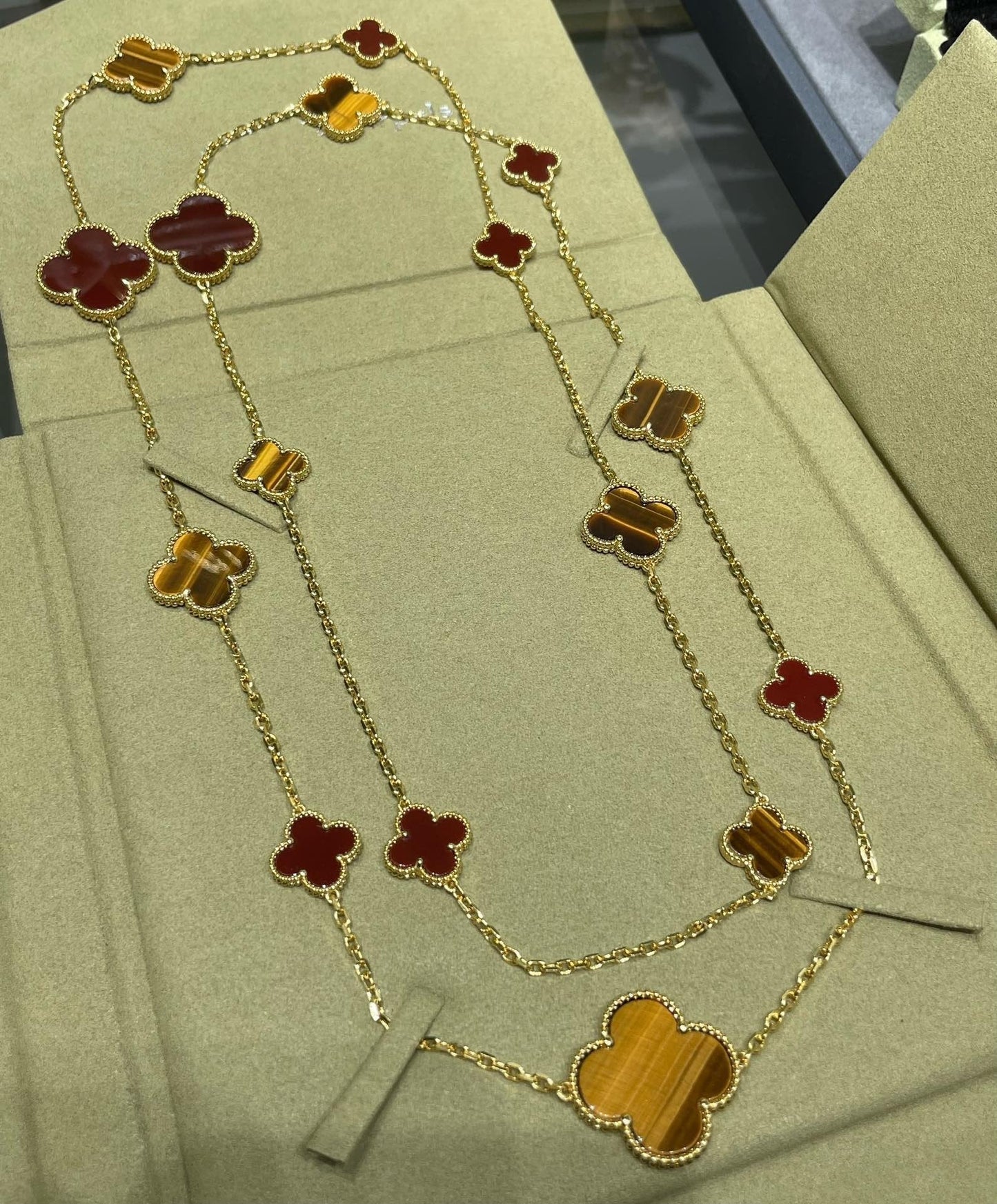 ¡®Moco¡¯CLOVER 16 MOTIF CARNELIAN TIGER EYE ROSE GOLD NECKLACE