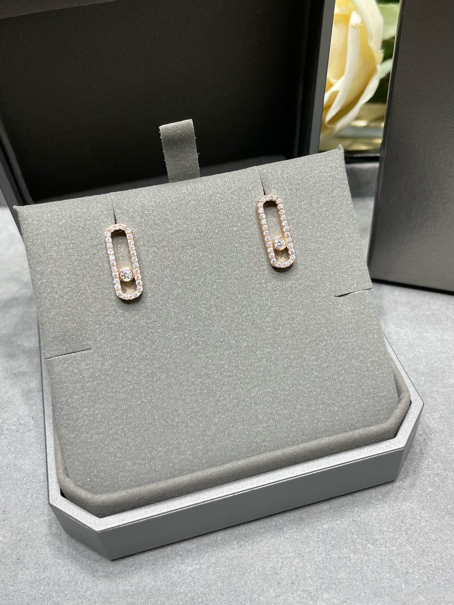 [ Moco ]MOVE UNO STUD DIAMOND PAVED EARRINGS