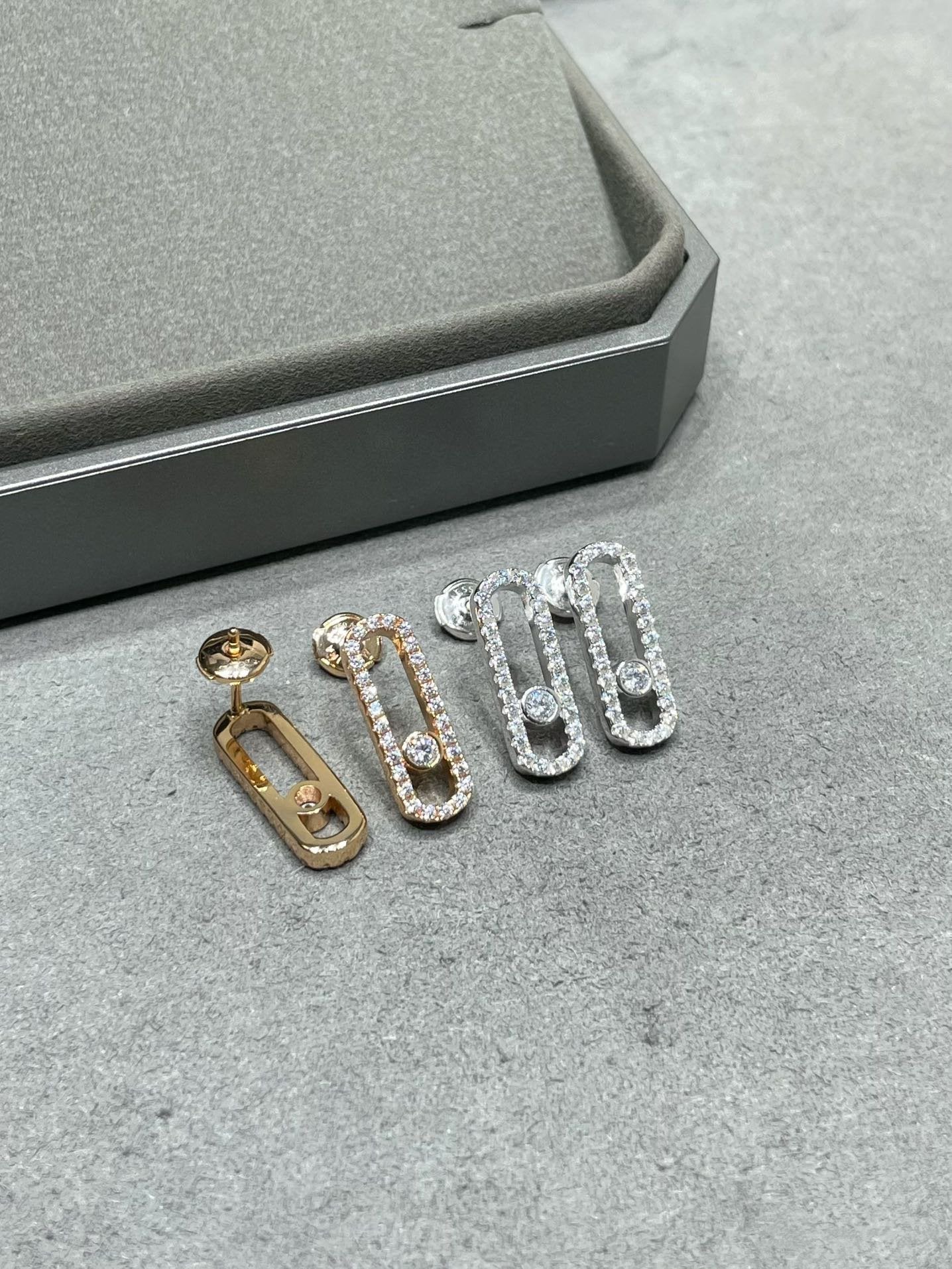 [ Moco ]MOVE UNO STUD DIAMOND PAVED EARRINGS