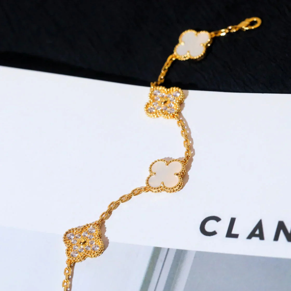 [Moco]New CLOVER WHITE PEARL MOP 5 MOTIF BRACELET COLLECTION