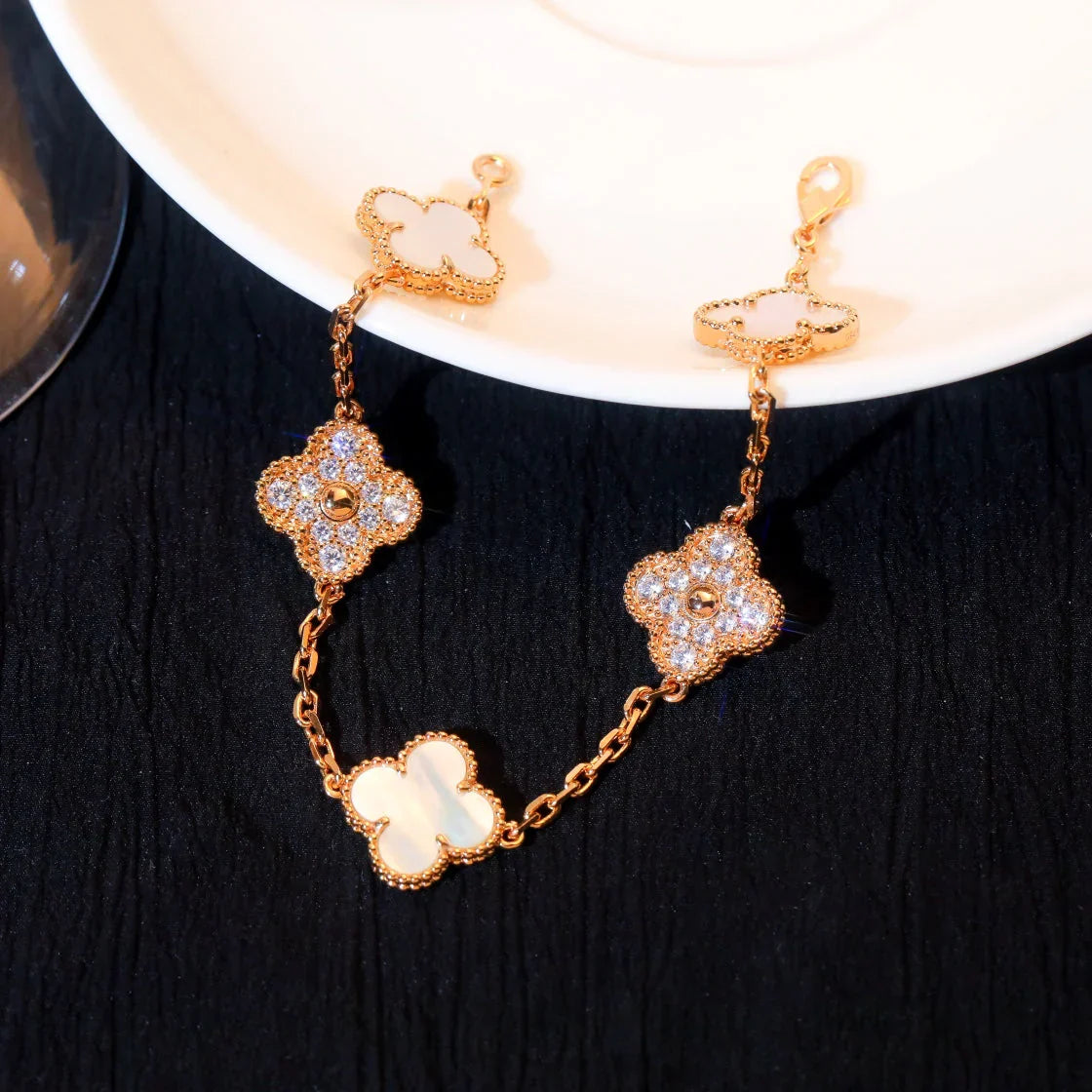 [Moco]New CLOVER WHITE PEARL MOP 5 MOTIF BRACELET COLLECTION