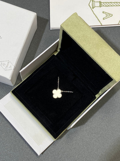 ¡®Moco¡¯CLOVER MEDIUM SILVER WHITE MOP NECKLACE
