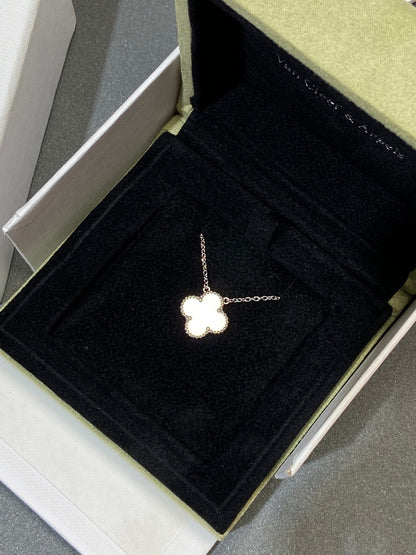 ¡®Moco¡¯CLOVER MEDIUM SILVER WHITE MOP NECKLACE