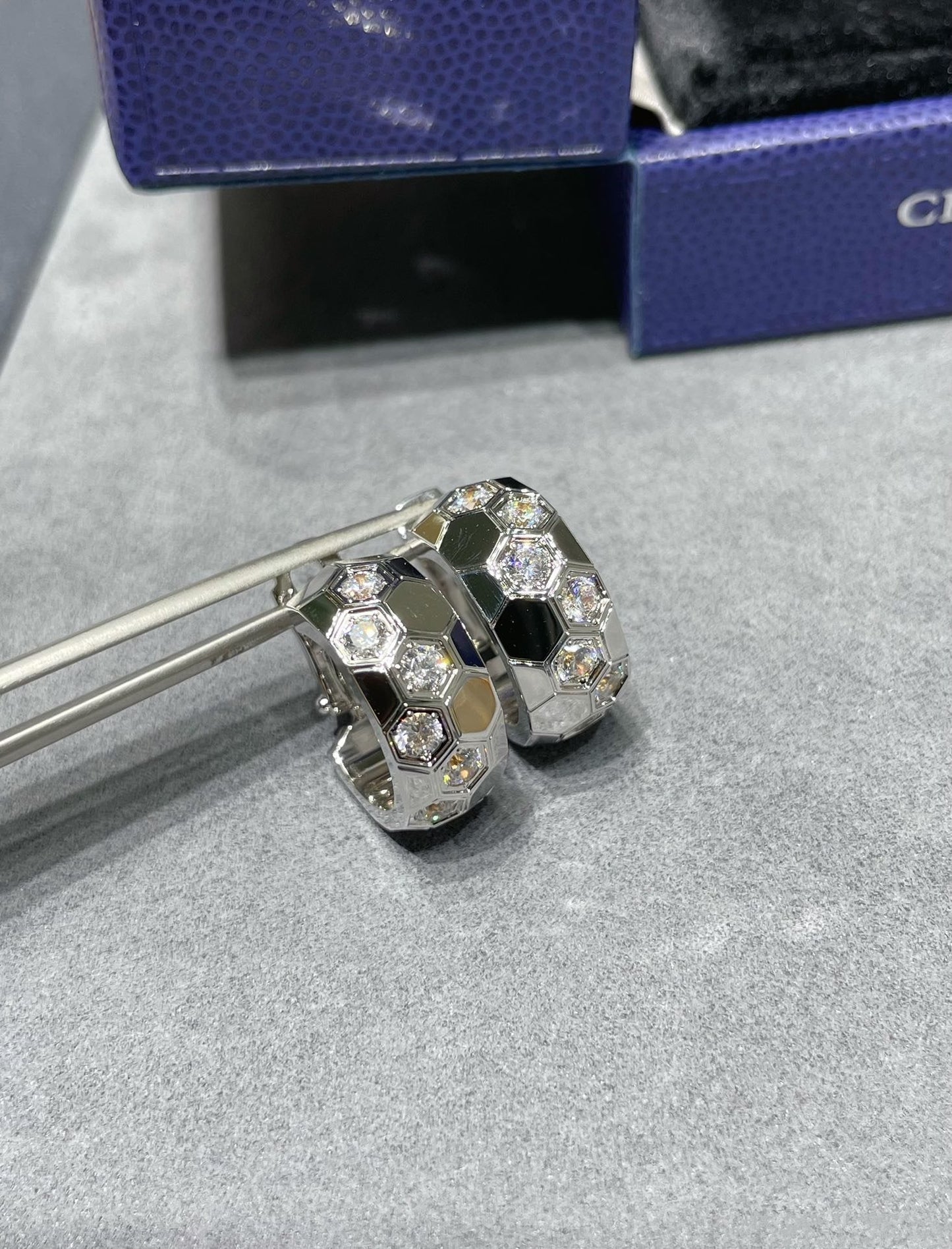 ¡®Moco¡¯BEE LOVE DIAMOND HOOP EARRINGS