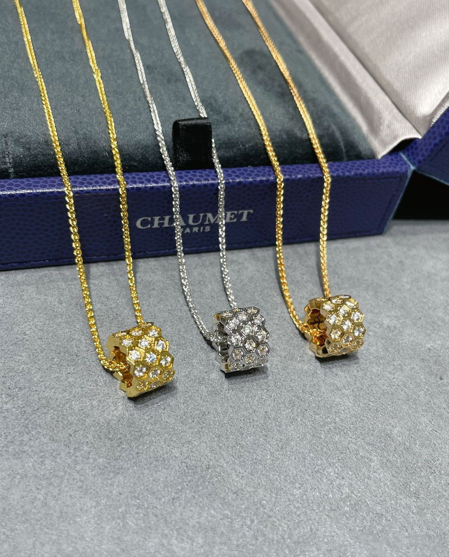 ¡®Moco¡¯BEE LOVE DIAMOND PAVED 3 ROW NECKLACE