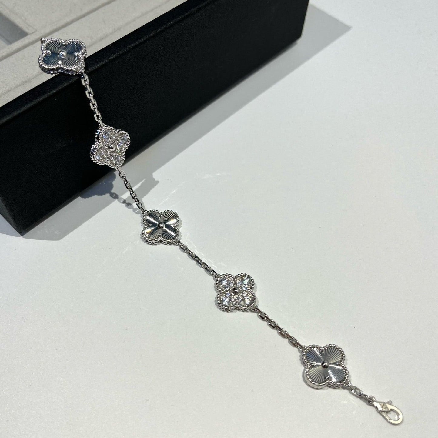 [Moco]New  CLOVER 5 MOTIF LASER BRACELET COLLECTION