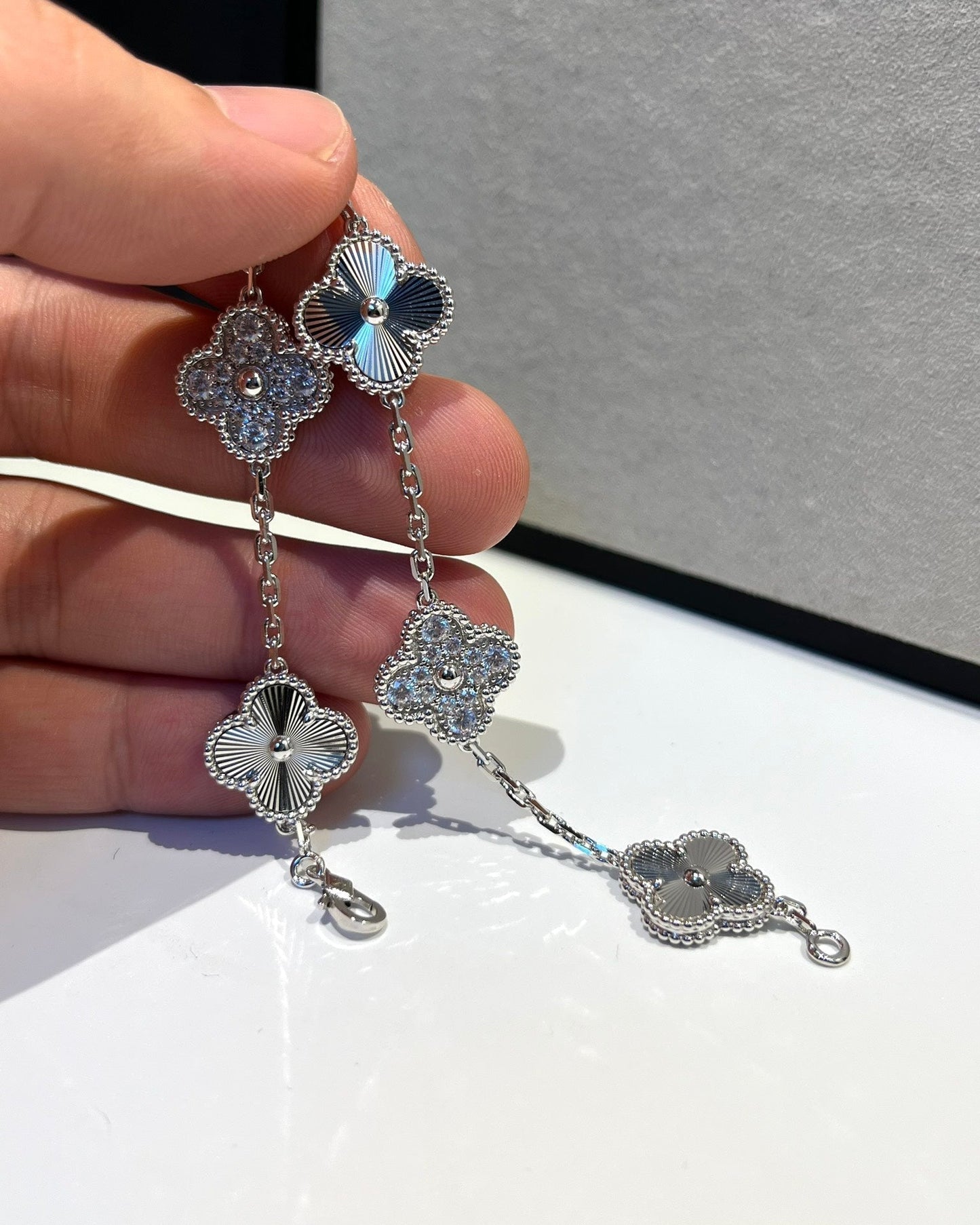 [Moco]New  CLOVER 5 MOTIF LASER BRACELET COLLECTION
