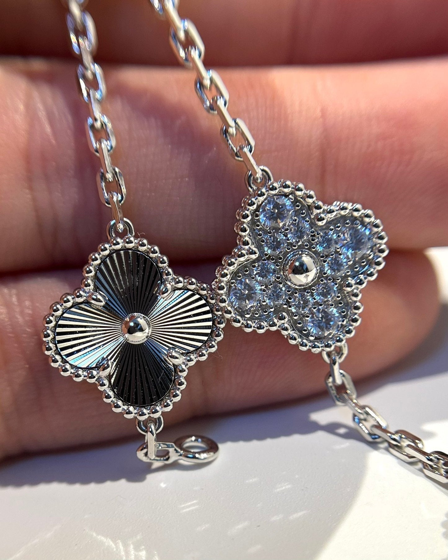 [Moco]New  CLOVER 5 MOTIF LASER BRACELET COLLECTION