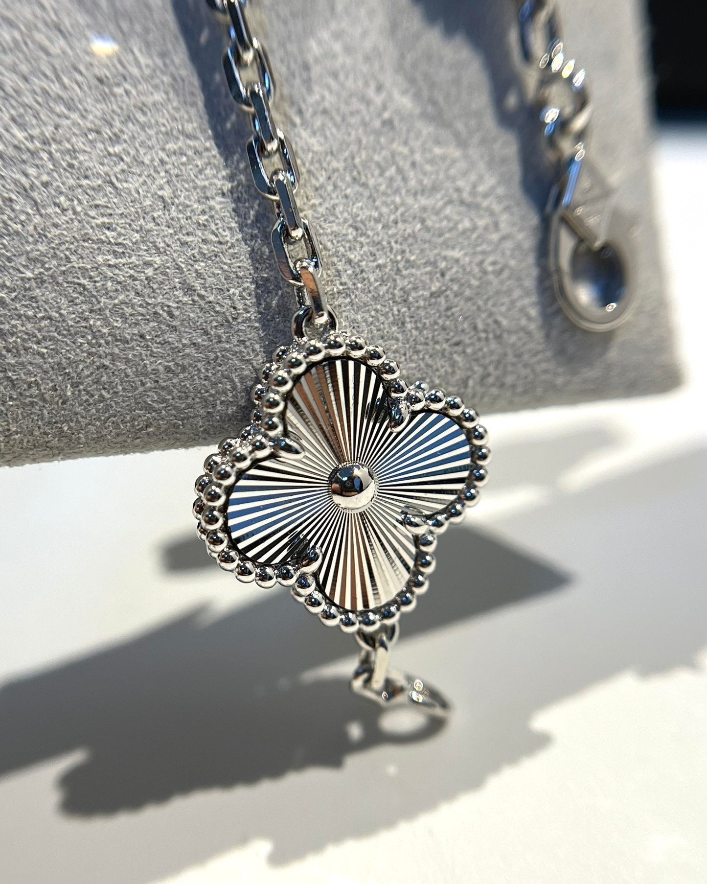 [Moco]New  CLOVER 5 MOTIF LASER BRACELET COLLECTION