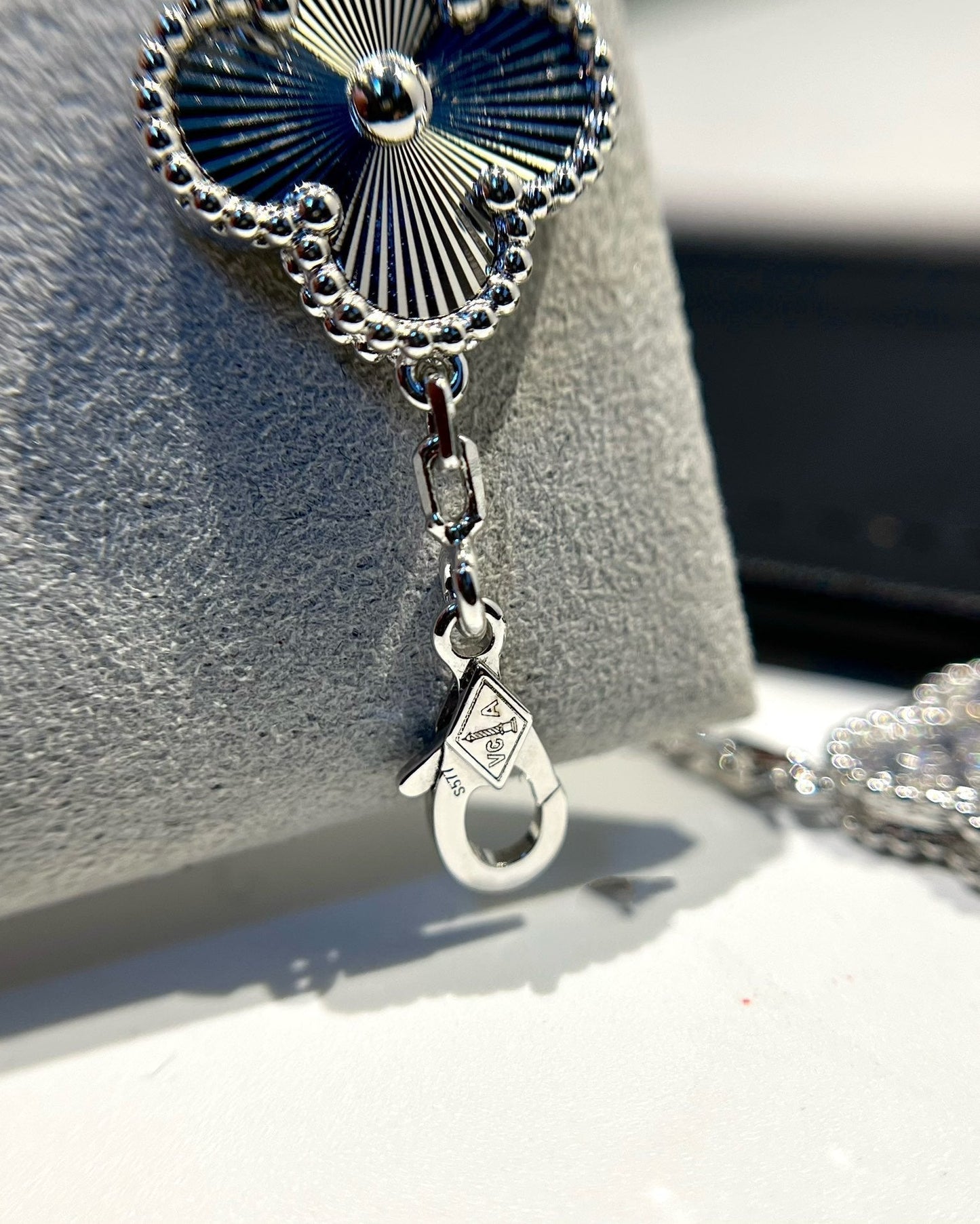 [Moco]New  CLOVER 5 MOTIF LASER BRACELET COLLECTION