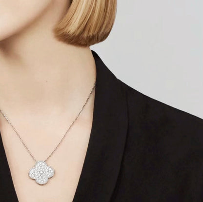 ¡®Moco¡¯CLOVER 25MM LARGE PENDANT DIAMOND PAVED SILVER NECKLACE