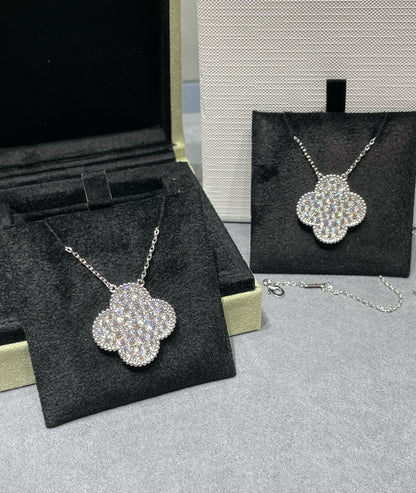 ¡®Moco¡¯CLOVER 25MM LARGE PENDANT DIAMOND PAVED SILVER NECKLACE