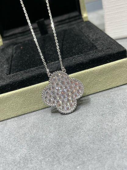 ¡®Moco¡¯CLOVER 25MM LARGE PENDANT DIAMOND PAVED SILVER NECKLACE