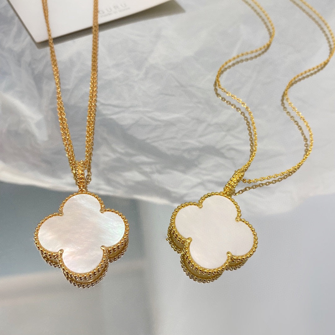 ¡®Moco¡¯CLOVER 25MM MOP LARGE PENDANT NECKLACE