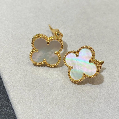 [Moco] CLOVER LARGE (20mm) 1 MOTIFS WHITE MOP STUD EARRINGS